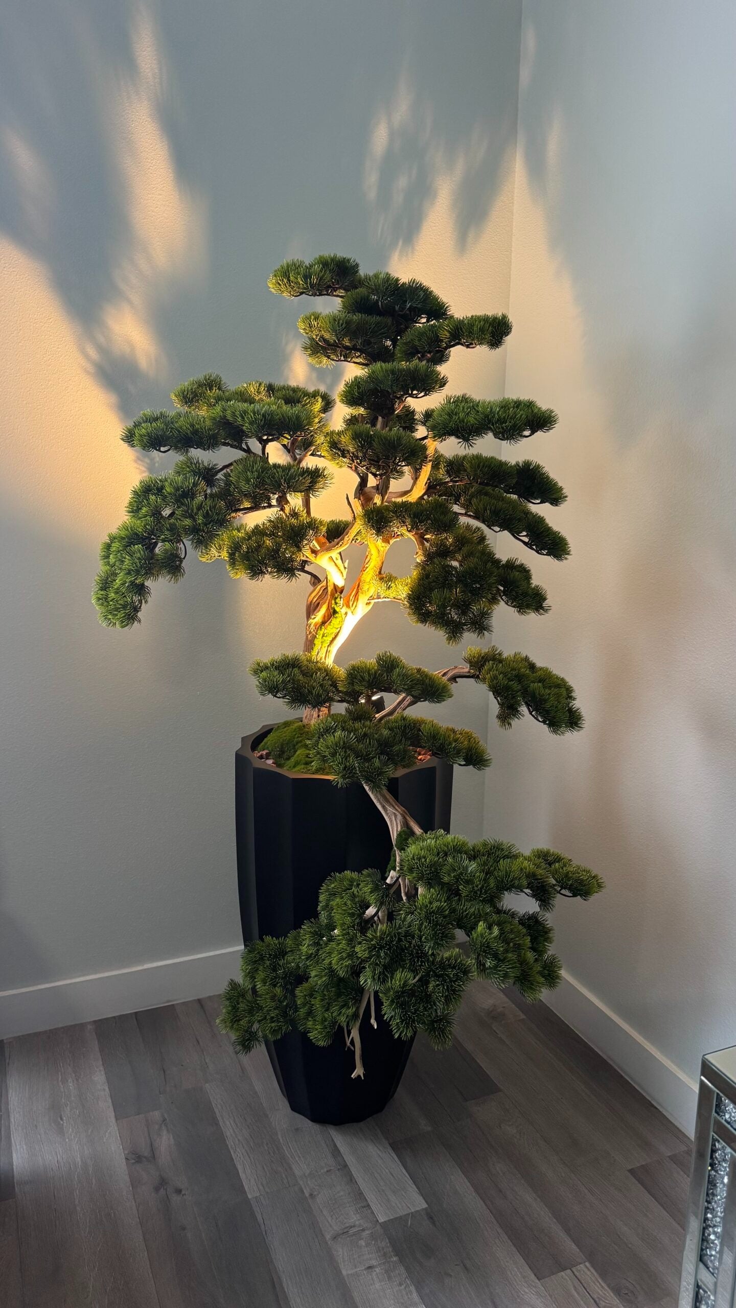 Künstlicher Bonsai-Baum „1,5 m“ in einem mattschwarzen Pflanzgefäß