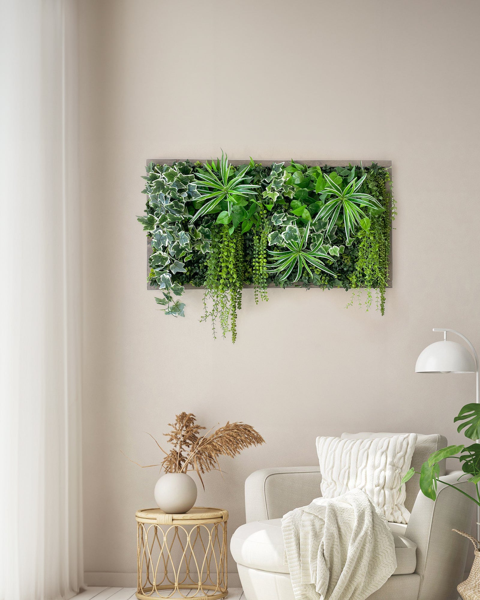 Plantframe/Pflanzenwand/Mooswand "BOGOTÁ" aus Realtouch Kunstpflanzen in Fichtenholzrahmen